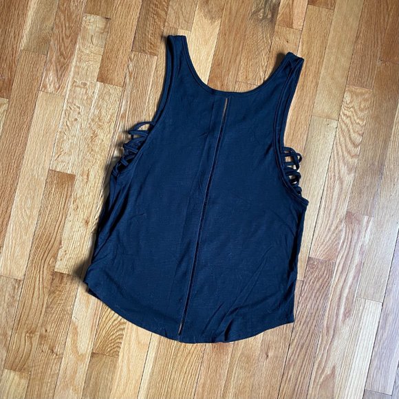 Her Universe Marvel Hero Elite Spider-Man workout top - Picture 3 of 4